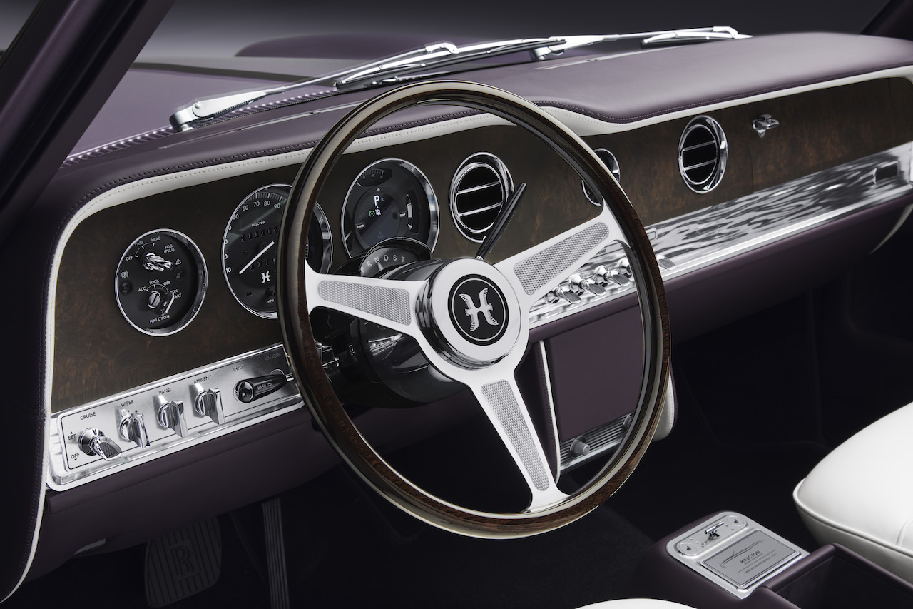 Image 6 - Interior (Driver)